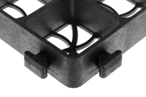 Belastbare, wasserdurchlässige Paddockplatten als robuste Bodenbefestigung für Zufahrtswege und Parkflächen, ideal für dauerhafte Stabilität und Matschvermeidung